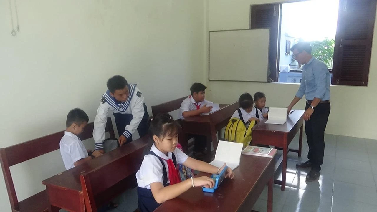 Ngay sau Lễ khai giảng thầy và trò bắt đầu vào năm học mới. Ngay sau Lễ khai giảng thầy và trò bắt đầu vào năm học mới.