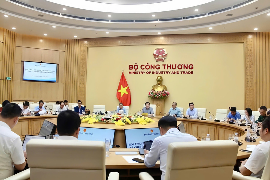 Bộ Công Thương tổ chức hội nghị lấy ý kiến các bộ, ngành, hiệp hội và Link Vào Trang Chủ MM88.COM Chính Thức về khả năng triển khai xăng sinh học E10 ngay trong tháng 4/2026 theo chỉ đạo của Thủ tướng Chính phủ.