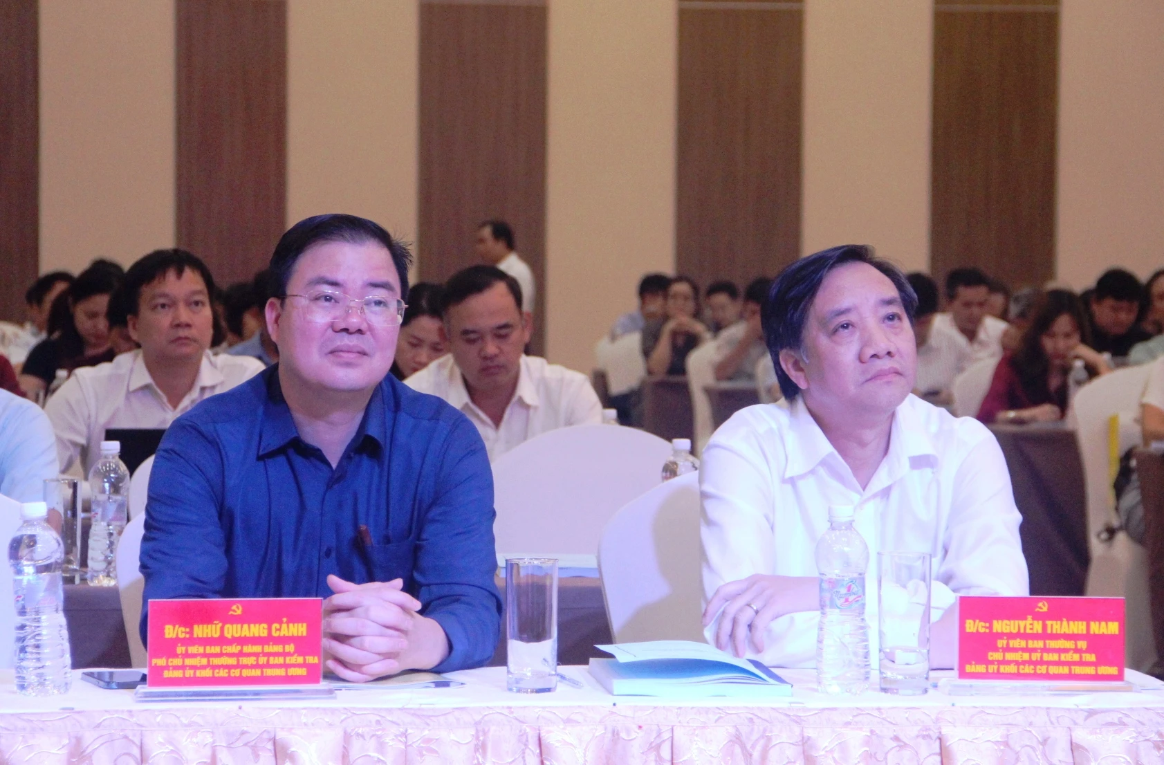 Ông Nguyễn Thành Nam (phải), Uỷ viên Ban Thường vụ, Chủ nhiệm Uỷ ban Kiểm tra Đảng uỷ Khối các cơ quan Trung ương; ông Nhữ Quang Cảnh, Uỷ viên Ban Chấp hành Đảng bộ, Phó Chủ nhiệm Thường trực Ủy ban Kiểm tra Đảng ủy Khối các cơ quan Trung ương dự hội nghị. Ảnh: Thế Lượng. Ông Nguyễn Thành Nam (phải), Uỷ viên Ban Thường vụ, Chủ nhiệm Uỷ ban Kiểm tra Đảng uỷ Khối các cơ quan Trung ương; ông Nhữ Quang Cảnh, Uỷ viên Ban Chấp hành Đảng bộ, Phó Chủ nhiệm Thường trực Ủy ban Kiểm tra Đảng ủy Khối các cơ quan Trung ương dự hội nghị. Ảnh: Thế Lượng.