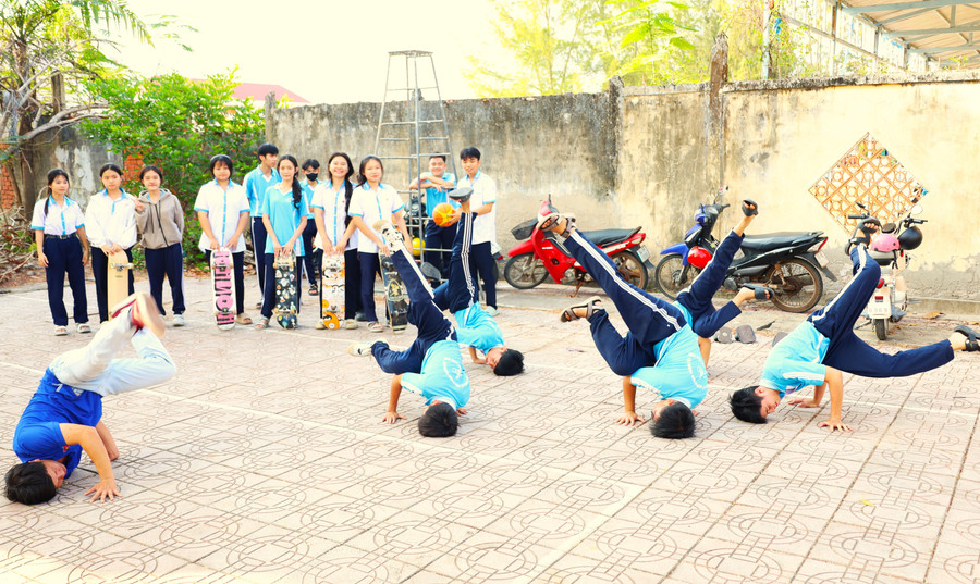 Buổi sinh hoạt CLB thể thao nghệ thuật. img-0937.jpg