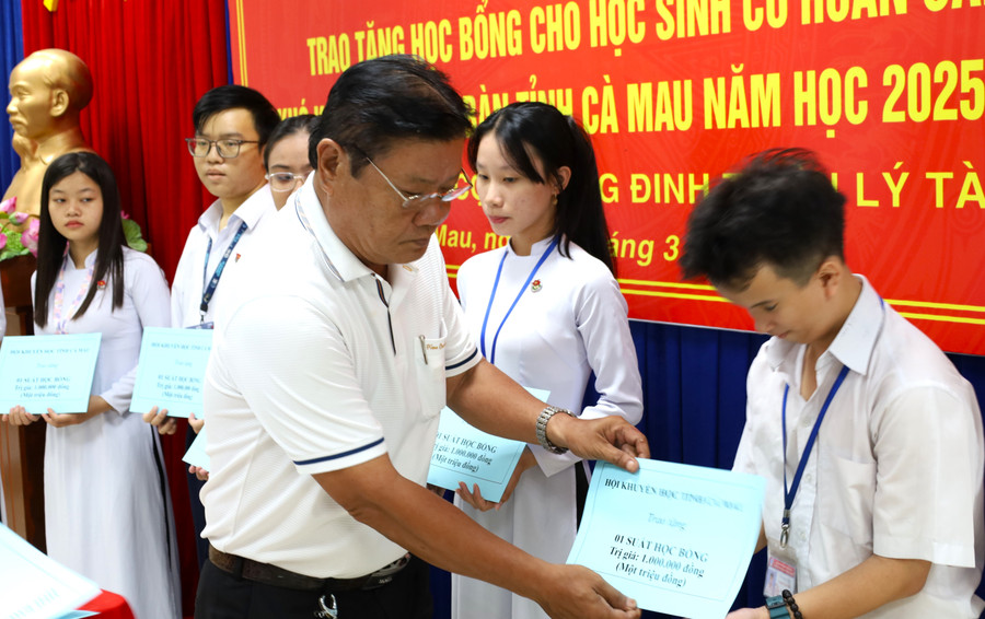 Lãnh đạo Hội Khuyến học trao 1MM88.com Trang Chủ Chính Thức cho MM886 slot game, bắn cá, lô đề, đá gà. dinh-thien-ly-4.jpg