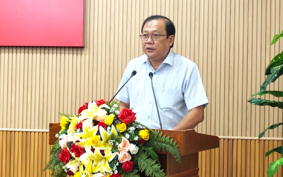 Ông Nguyễn Văn Đen, Phó Giám đốc Sở VHTT&DL tỉnh Cà Mau phát biểu tại buổi họp báo. hop-bao-bau-cu-3.jpg