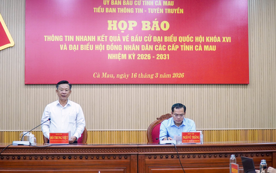 Ông Hồ Trung Việt, Trưởng Ban Tuyên giáo và Dân vận Tỉnh ủy Cà Mau phát biểu tại buổi họp báo. 653707556-2318832192297785-3265060418774208187-n.jpg