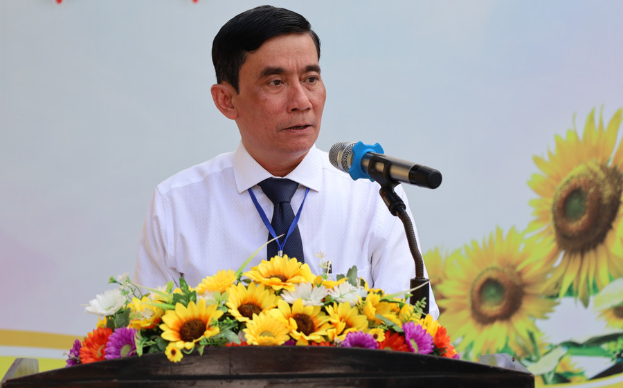 Ông Lê Hoàng Dự, Phó Giám đốc Sở GD&ĐT Cà Mau phát biểu tại buổi lễ. 1.jpg