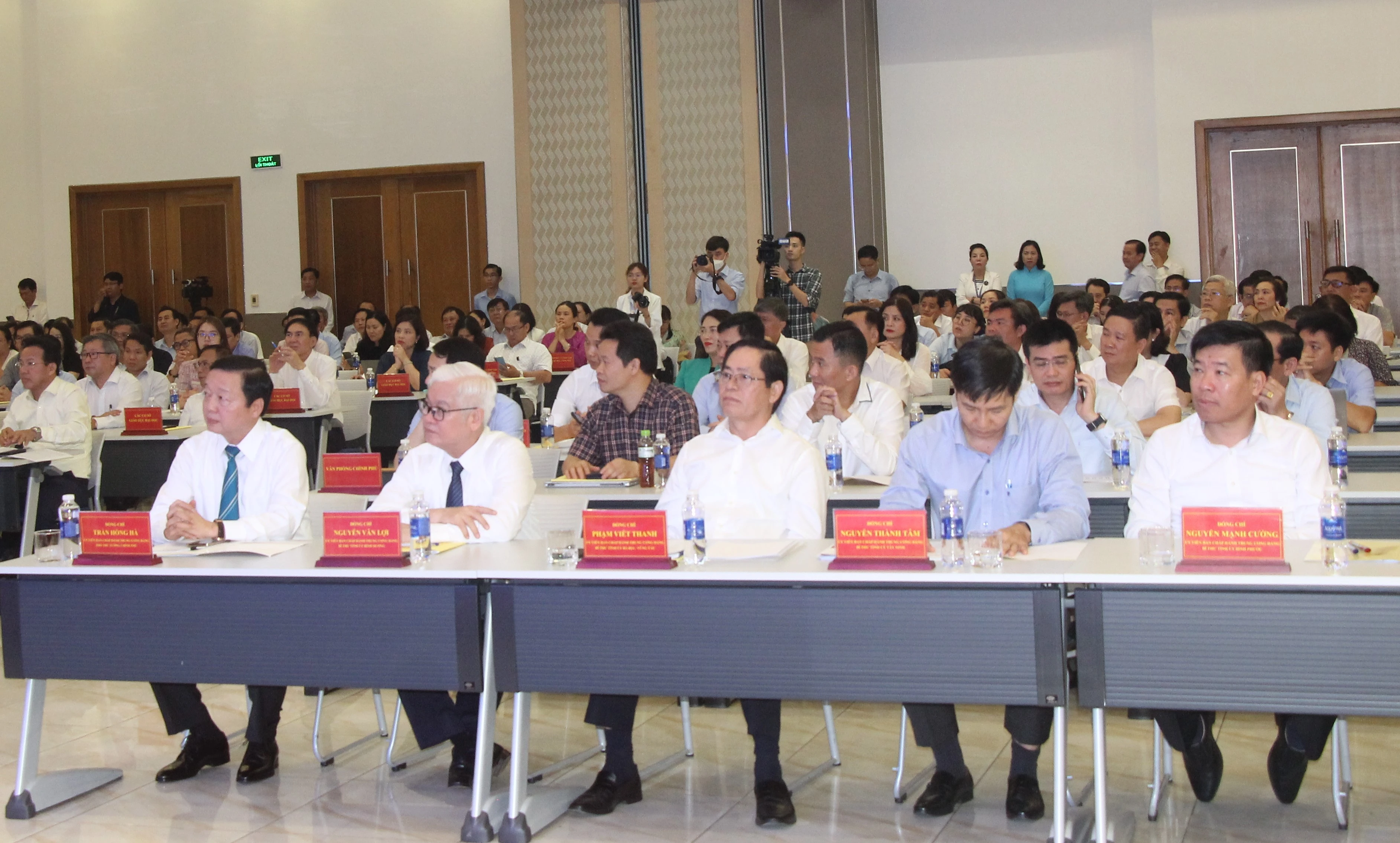 Đại biểu tại hội nghị. Đại biểu tại hội nghị.