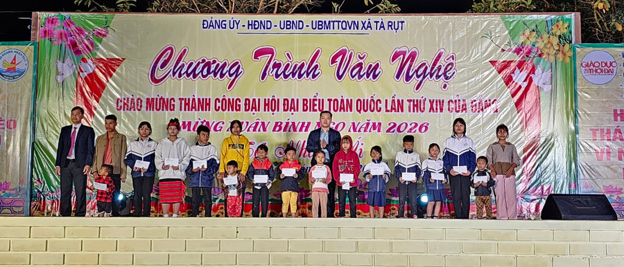 Báo GD&TĐ kết nối mang 'Xuân yêu thương' đến với MM886 slot game, bắn cá, lô đề, đá gà miền núi Quảng Trị 1000019754.jpg