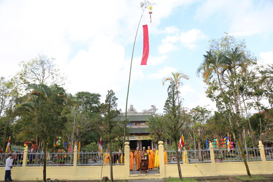 Hoạt động dựng nêu là phong tục tốt đẹp ngày Tết. img-1333.jpg
