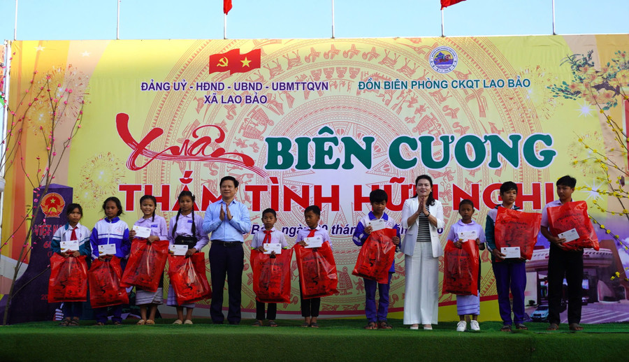 Mang Xuân yêu thương đến với người dân, MM886 slot game, bắn cá, lô đề, đá gà Quảng Trị xuan-bien-cuong-2.jpg