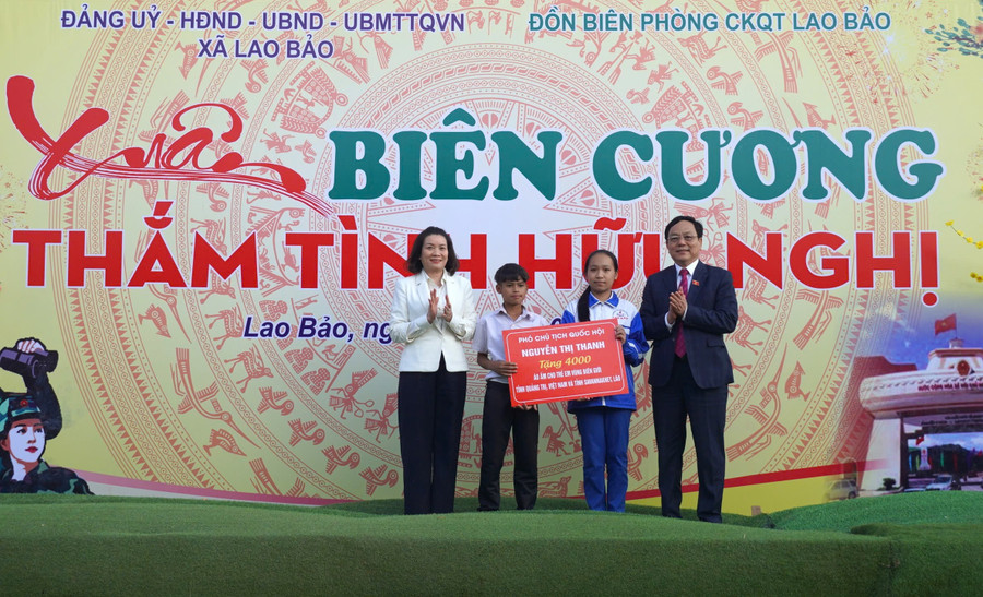 Lãnh đạo tỉnh Quảng Trị tặng quà đến MM886 slot game, bắn cá, lô đề, đá gà. xuan-bien-cuong-3.jpg