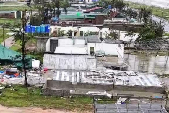 Hà Tĩnh chịu nhiều thiệt hại sau khi bão Bualoi càn quét qua. 1000028126.jpg
