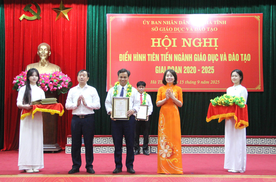 Trung Tâm Đăng Nhập MM88 Chính Thức Mới Trường THPT Vũ Quang được vinh danh tại Hội nghị điển hình tiên tiến ngành Giáo dục Hà Tĩnh giai đoạn 2020 -2025.