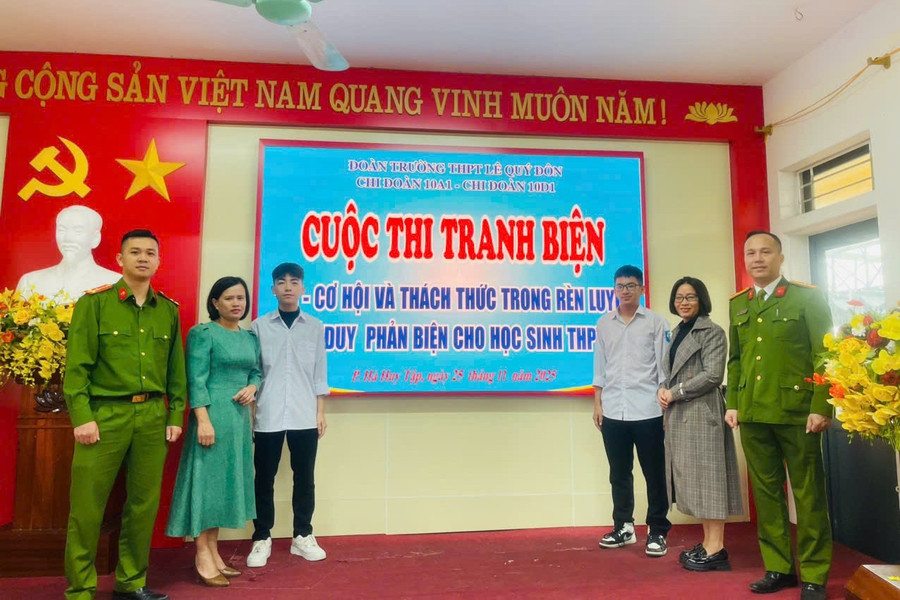 Chính quyền địa phương và Ban đại diện cha mẹ MM886 slot game, bắn cá, lô đề, đá gà gặp mặt chúc mừng MM886 slot game, bắn cá, lô đề, đá gà đạt giải. 888.jpg