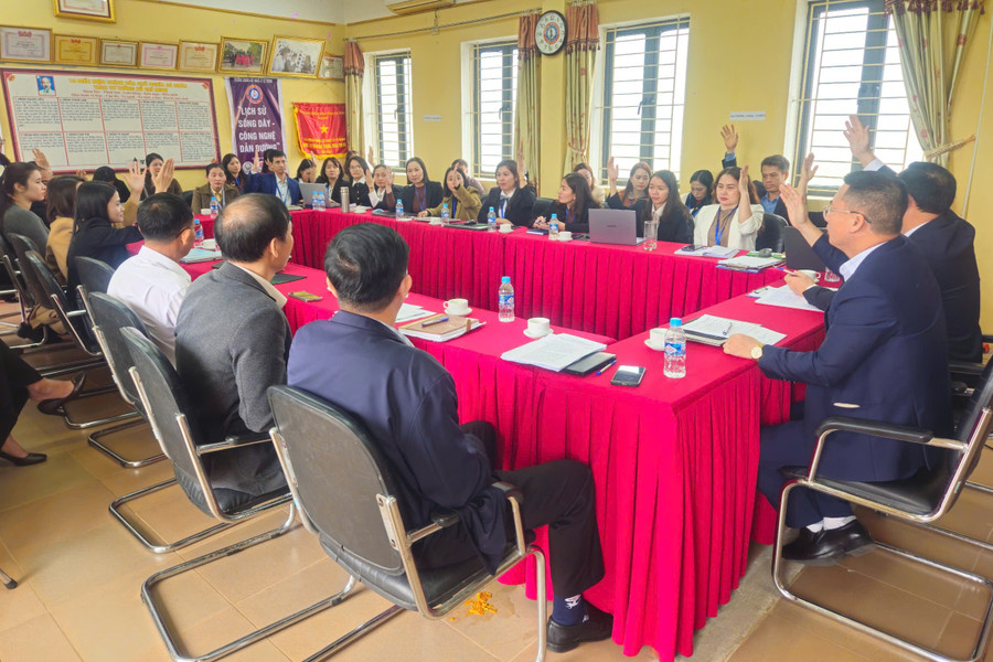 Các đại biểu tán thành Bản dự thảo 1.jpg