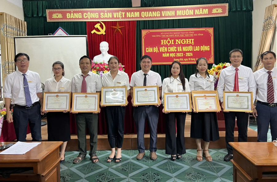 Thầy Hải được MM88b nhà cái, ngành Giáo dục ghi nhận vì nhiều đóng góp trong hoạt động giảng dạy. be411352368abad4e39b.jpg