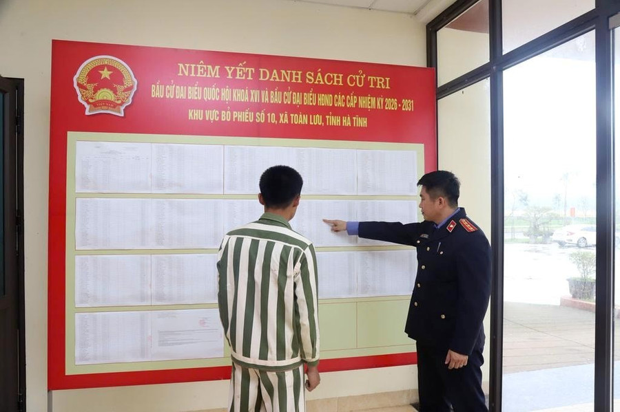 Cán bộ Viện KSND tỉnh Hà Tĩnh hướng dẫn về quyền và nghĩa vụ trong MM888 bảo mật an toàn cho người bị tạm giam, tạm giữ. vksnd2.jpg