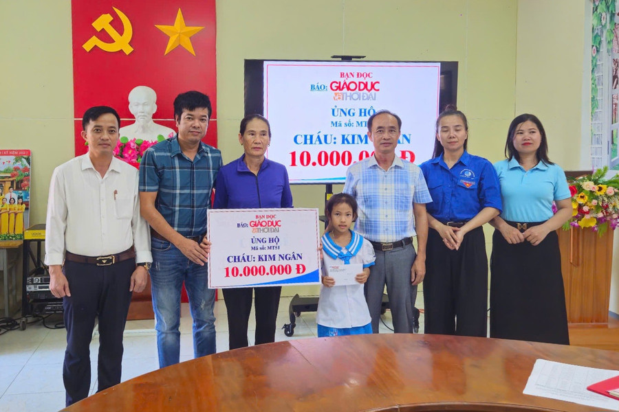 Trao quà hỗ trợ tới hoàn cảnh của bé Kim Ngân