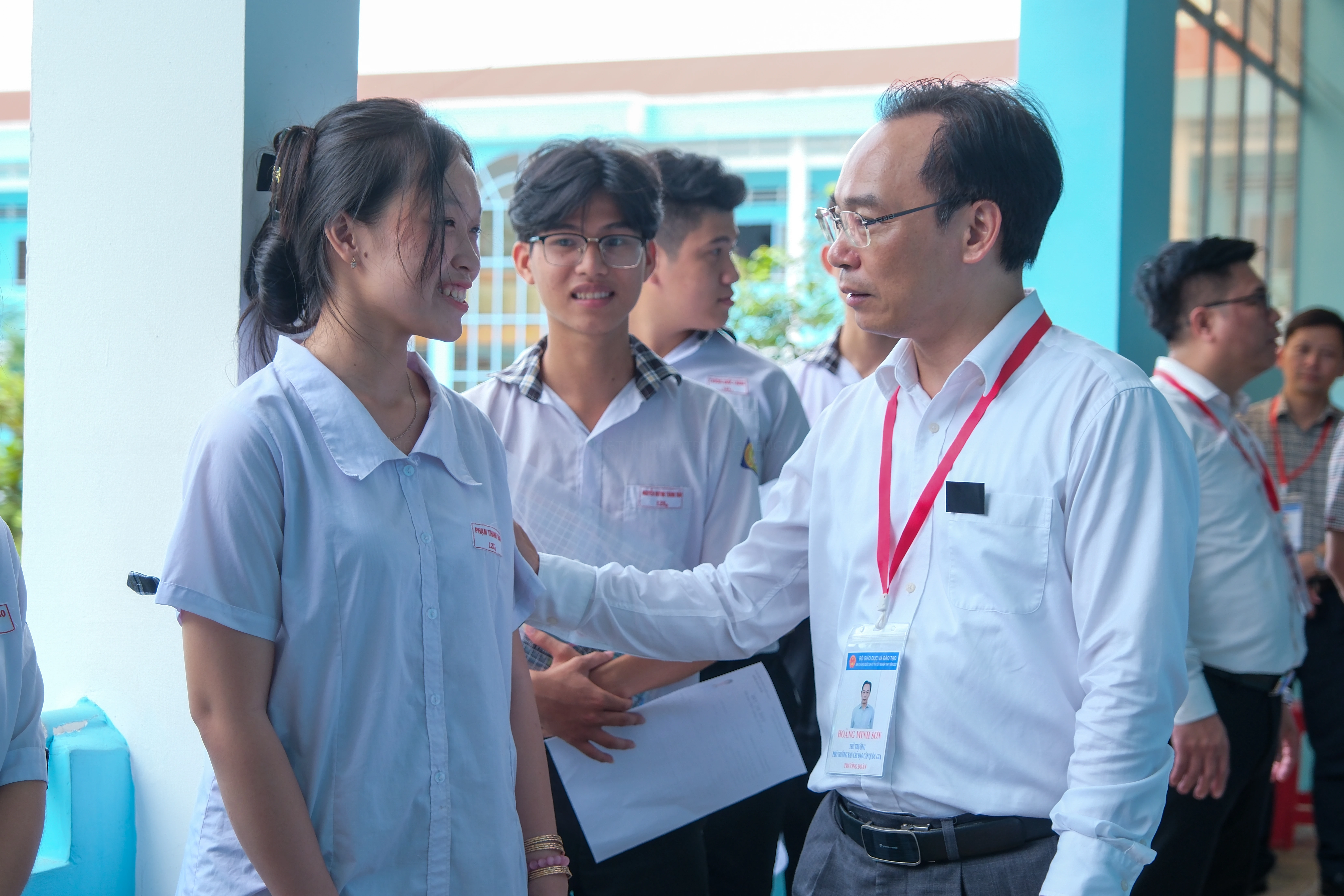 Thứ trưởng động viên Đăng nhập vào MM886 Việt Nam tại điểm thi Trường THPT Phạm Hùng, Long Hồ (Vĩnh Long). Thứ trưởng động viên Đăng nhập vào MM886 Việt Nam tại điểm thi Trường THPT Phạm Hùng, Long Hồ (Vĩnh Long).