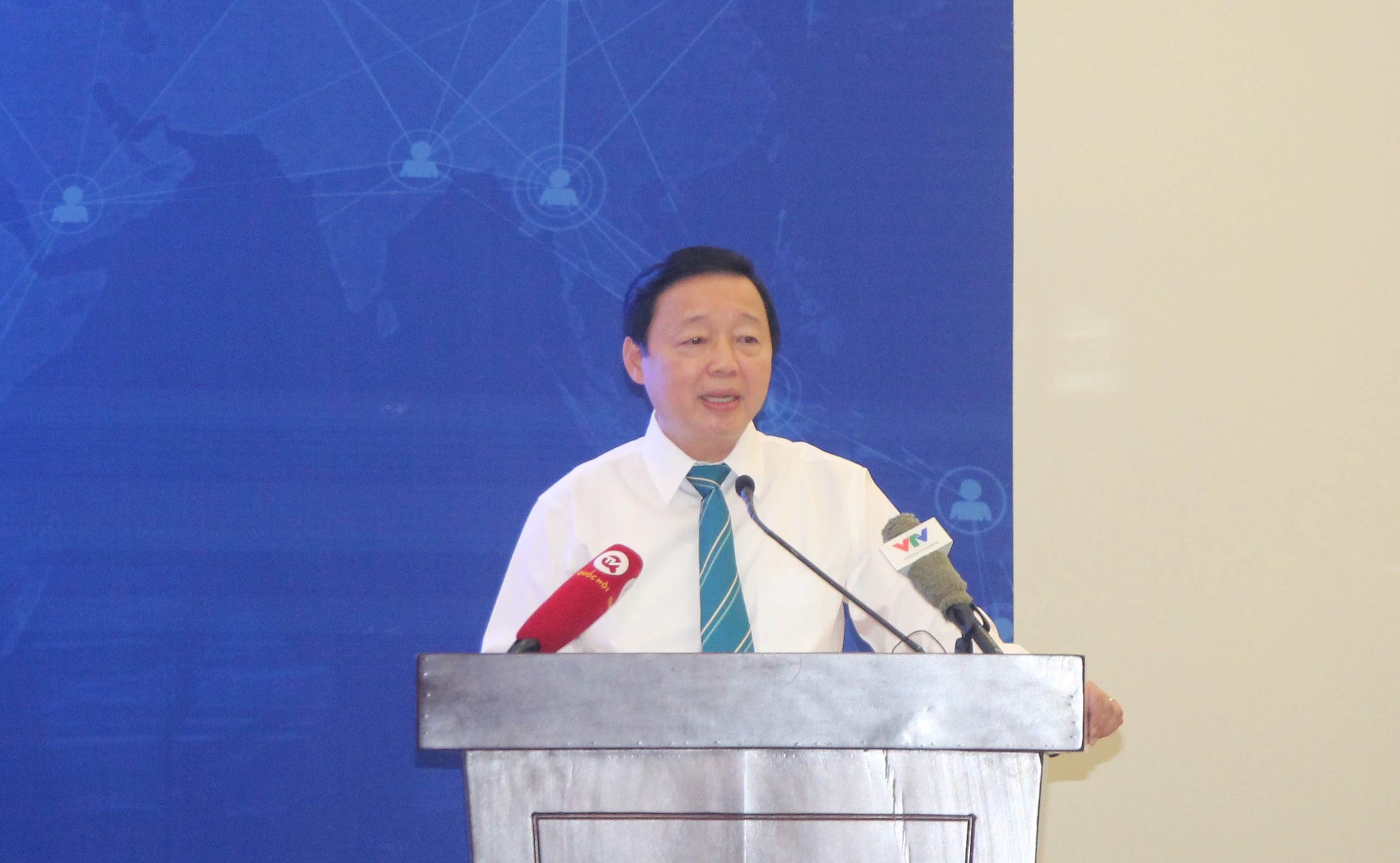 Phó Thủ tướng Trần Hồng Hà phát biểu, chia sẻ ý kiến tại hội nghị. Phó Thủ tướng Trần Hồng Hà phát biểu, chia sẻ ý kiến tại hội nghị.
