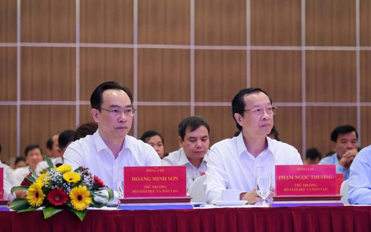 Thứ trưởng Phạm Ngọc Thưởng (phải); Thứ trưởng Hoàng Minh Sơn (trái) dự Hội nghị. Thứ trưởng Phạm Ngọc Thưởng (phải); Thứ trưởng Hoàng Minh Sơn (trái) dự Hội nghị.