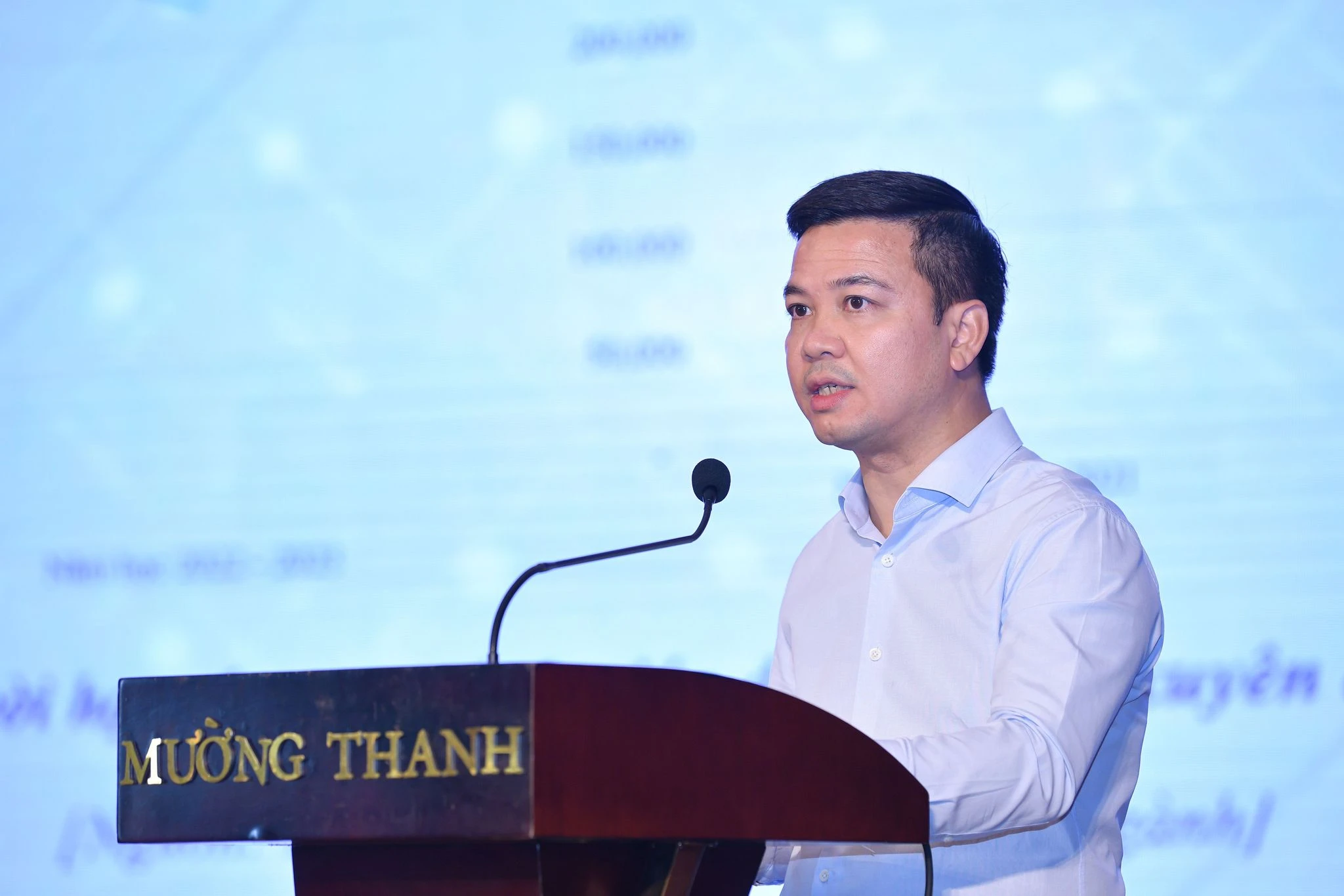 Ông Trần Quang Nam, Chánh Văn phòng Bộ GD&ĐT, báo cáo tại Hội nghị. Ông Trần Quang Nam, Chánh Văn phòng Bộ GD&ĐT, báo cáo tại Hội nghị.