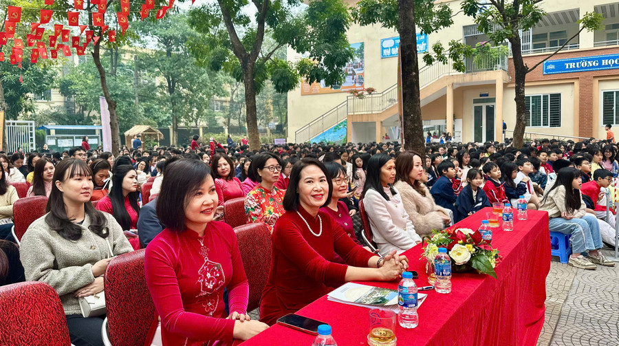 Ban giám hiệu Trường THCS Ngọc Lâm. tet-6.jpg