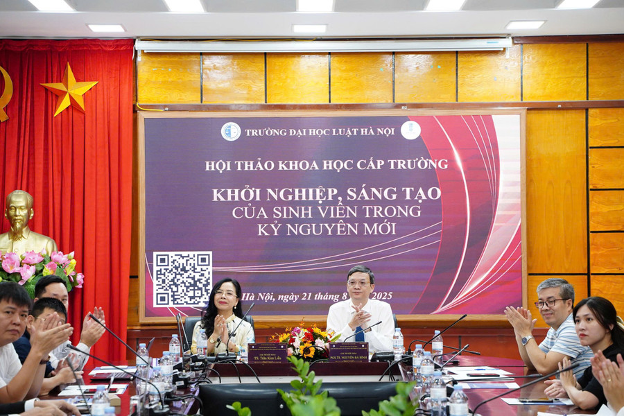 PGS.TS Nguyễn Bá Bình – Phó Hiệu trưởng Trường ĐH Luật Hà Nội chủ trì hội thảo.
