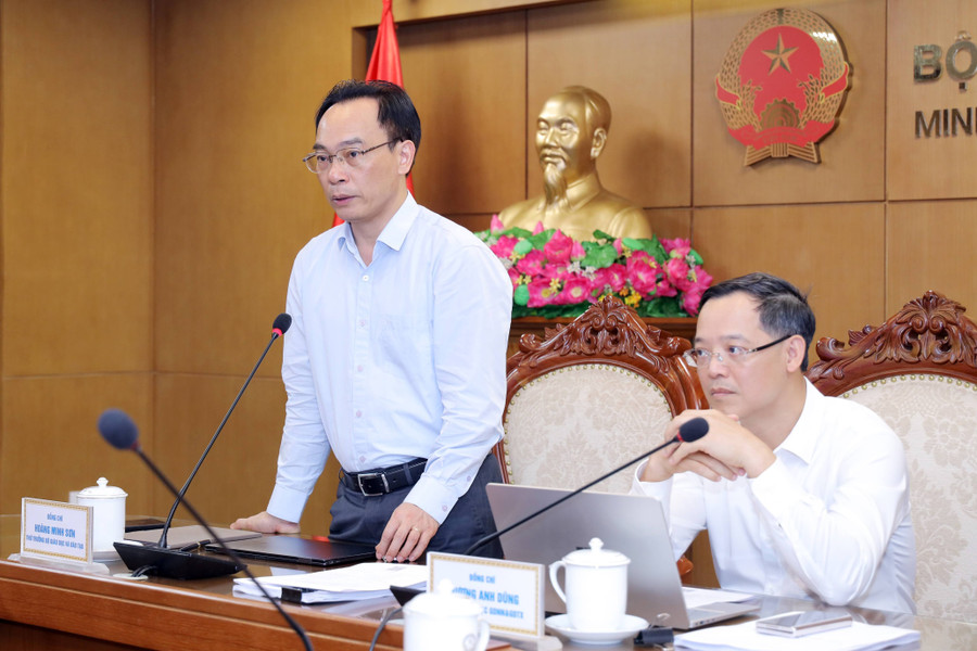 Thứ trưởng Bộ GD&ĐT Hoàng Minh Sơn phát biểu. tt-son-5.jpg