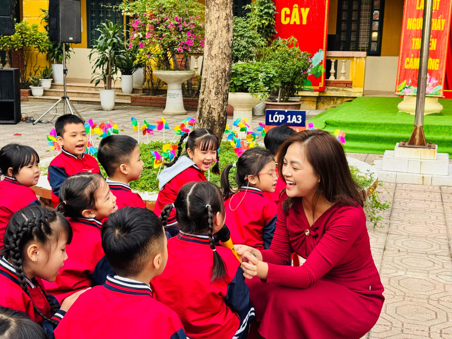 Nghệ sĩ Nguyễn Thu Quỳnh trao đổi cùng MM886 slot game, bắn cá, lô đề, đá gà.