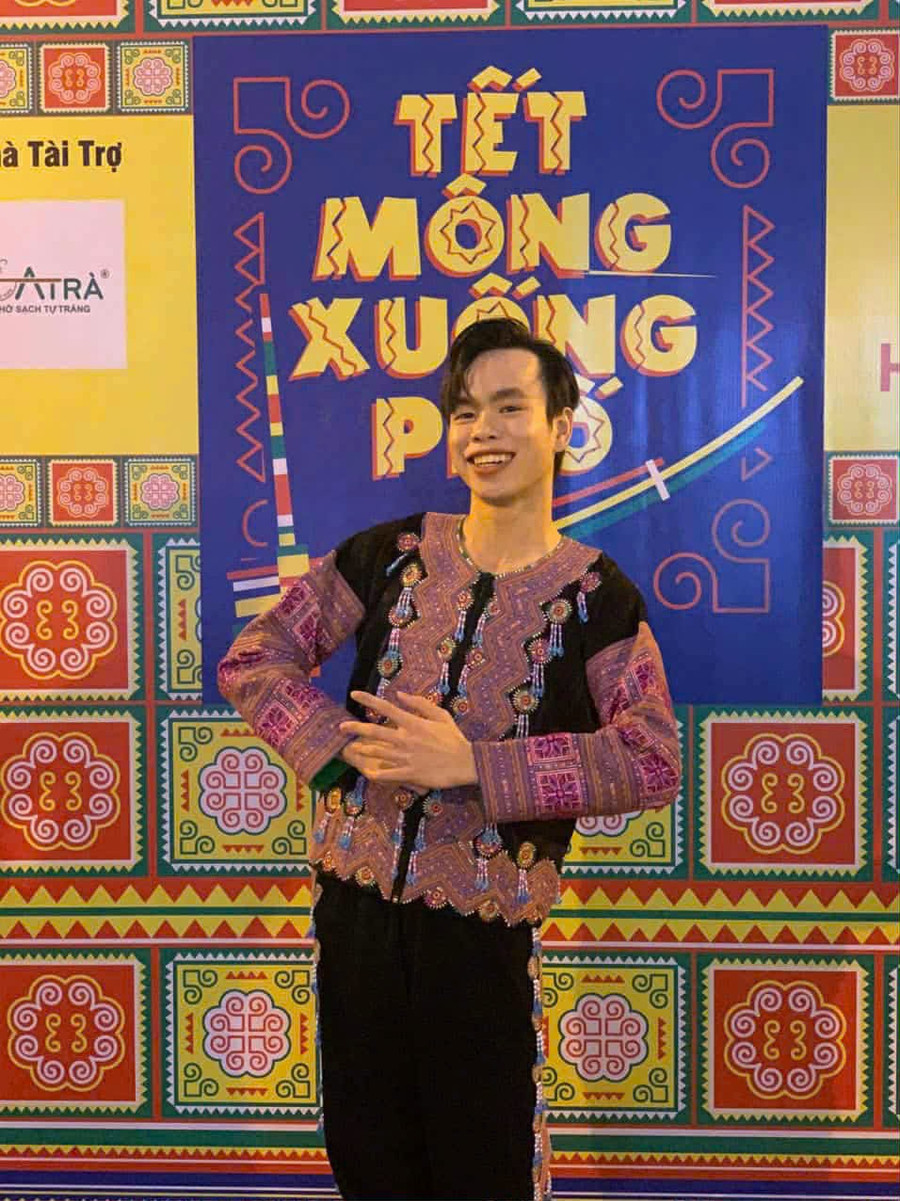 Lèng Minh Tuấn, MM888 Việt Nam Tải App năm 2 chuyên ngành Sư phạm Âm nhạc, Trường MM888 bảo mật tuyệt đối Sư phạm Hà Nội. Ảnh NVCC. tuan-1.jpg