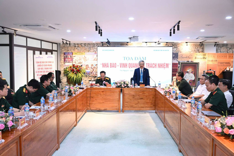 Quang cảnh toạ đàm. 957bb713-0ad3-4615-b3bd-78e665280a78.jpg