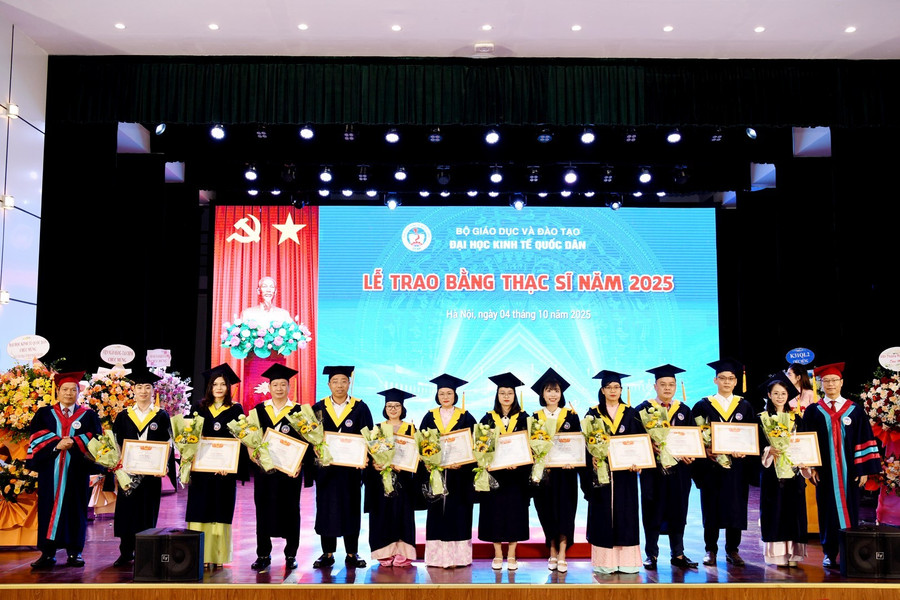 Lãnh đạo MM888 bảo mật tuyệt đối Kinh tế Quốc dân trao bằng MM88dangnhap nhà cái World Cup 2026.