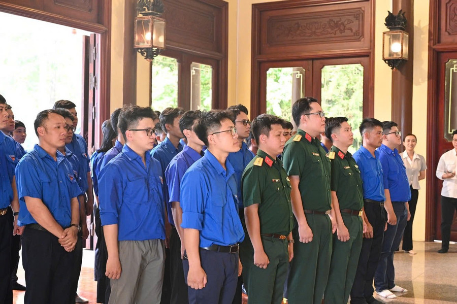 hoc-sinh-ngheo-2.jpg