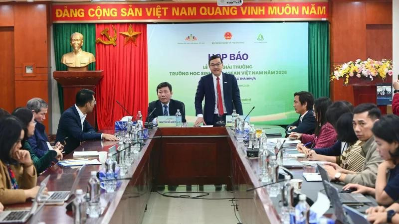 Quang cảnh họp báo.