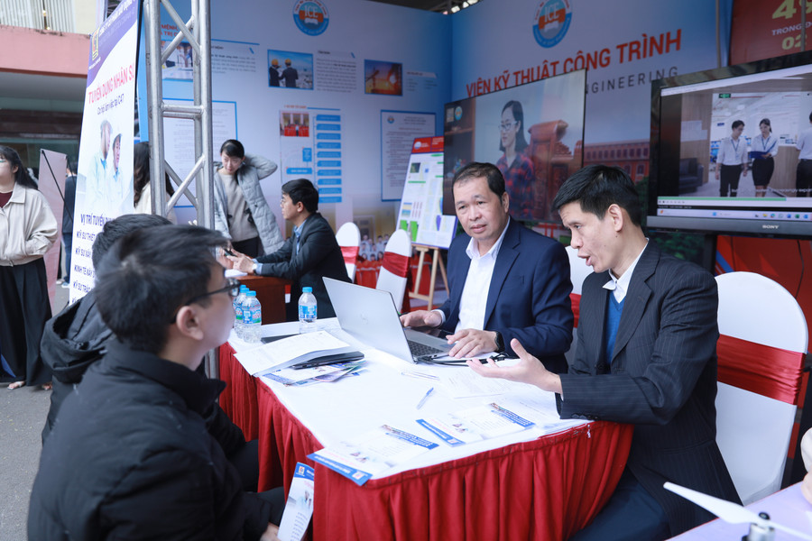 Nhiều MM888 Việt Nam Tải App đến phỏng vấn tìm cơ hội việc làm.