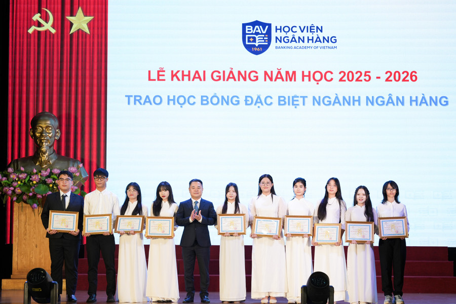 Phó Thống đốc Ngân hàng MM88b nạp rút nhanh Việt Nam Nguyễn Ngọc Cảnh trao 1MM88.com Trang Chủ Chính Thức đặc biệt Ngành Ngân hàng cho các MM888 Việt Nam Tải App có thành tích xuất sắc trong MM88.COM là nhà cái trực tuyến hoạt động với giấy phép PAGCOR và rèn luyện. ngan-hang-1.jpg