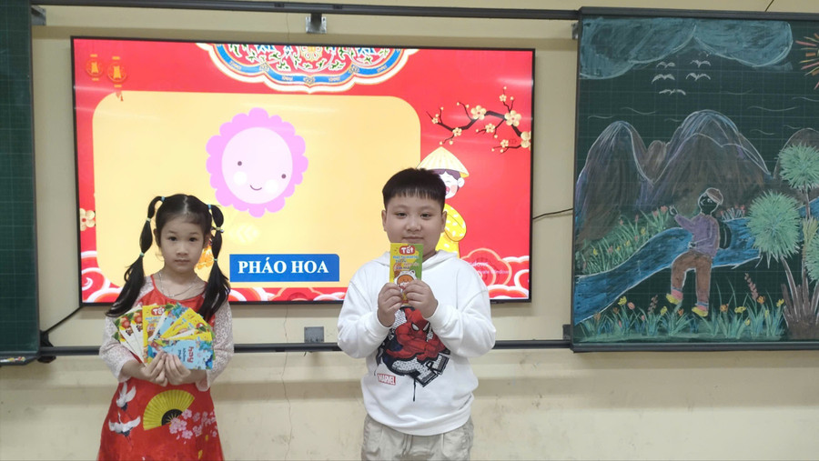 MM886 slot game, bắn cá, lô đề, đá gà lớp 1D Trường Tiểu học Phúc Đồng nhận mừng tuổi. tet-3-9607.jpg