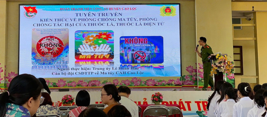 Trường THPT Cao Lộc (phường Kỳ Lừa, tỉnh Lạng Sơn) phối hợp với 88MM88 kèo WC hôm nay để tuyên truyền, giáo dục MM886 slot game, bắn cá, lô đề, đá gà tác hại của thuốc lá, thuốc lá điện tử. Ảnh NTCC.