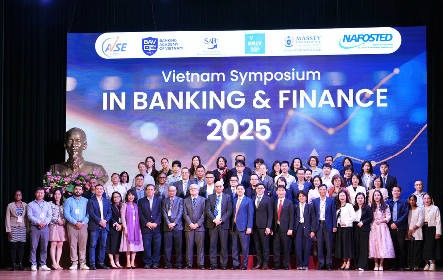 Học viện Ngân hàng thường xuyên tổ chức các hội thảo quốc tế, tạo diễn đàn trao đổi học thuật uy tín, kết nối chuyên gia và nhà nghiên cứu trong lĩnh vực kinh tế trên toàn cầu (Ảnh: Hội thảo Vietnam Symposium in Banking & Finance 2025). ngan-hang-2.jpg