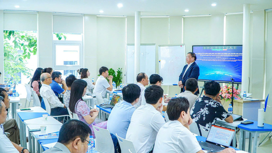 NGND.PGS.TS. Tô Ngọc Hưng phát biểu khai giảng khoá học Nâng cao năng lực chuyên sâu.