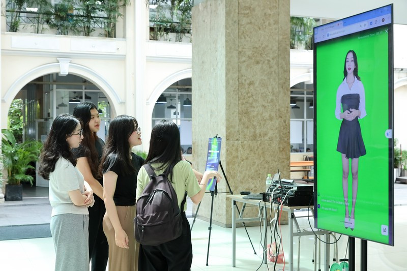 21-sinh-vien-dat-cau-hoi-cho-chatbot-ai-lexyjpg.jpg