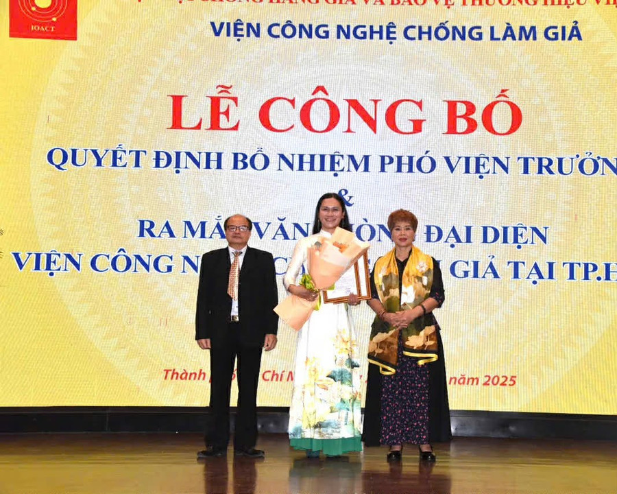 Công bố bổ nhiệm ThS Nguyễn Hoàng Tiến làm Phó Viện trưởng kiêm Trưởng Văn phòng Đại diện Viện Công nghệ Chống làm giả tại TPHCM. Ảnh: H.P. 6adfb031-d944-46a8-af34-c3c772c9bd87.jpg