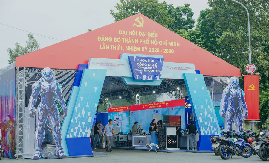 Có nhiều không gian trưng bày tại Học viện Cán bộ nhân dịp 2MM88.com trò chơi casino và slot Đảng bộ TPHCM lần thứ I. Ảnh: HVCB 559384952-122124142958972812-2920843462384987175-n.jpg