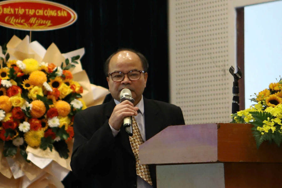 Ông Lê Trọng Anh - Trưởng Ban kiểm tra Hiệp hội Chống hàng giả và Bảo vệ thương hiệu Việt Nam, Chủ tịch Hội đồng quản lý Viện Công nghệ Chống làm giả phát biểu tại buổi lễ. Ảnh: V.L. trao-quyet-dinh.jpg