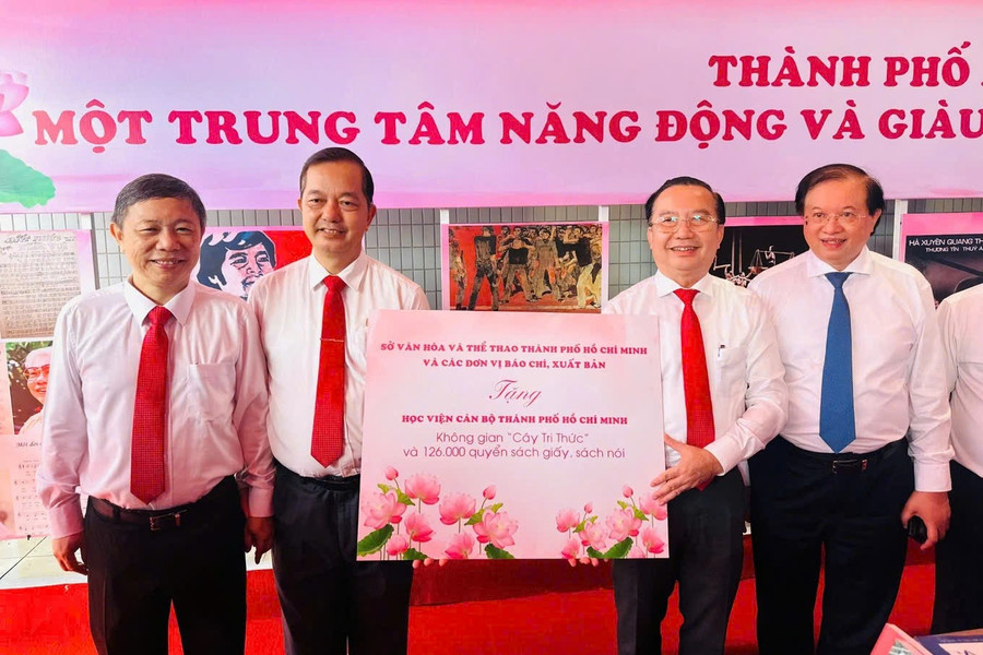 Sở VH&TT TPHCM trao tặng Không gian z7130275658311-26d04648ac853d95175e73b320acfce3.jpg