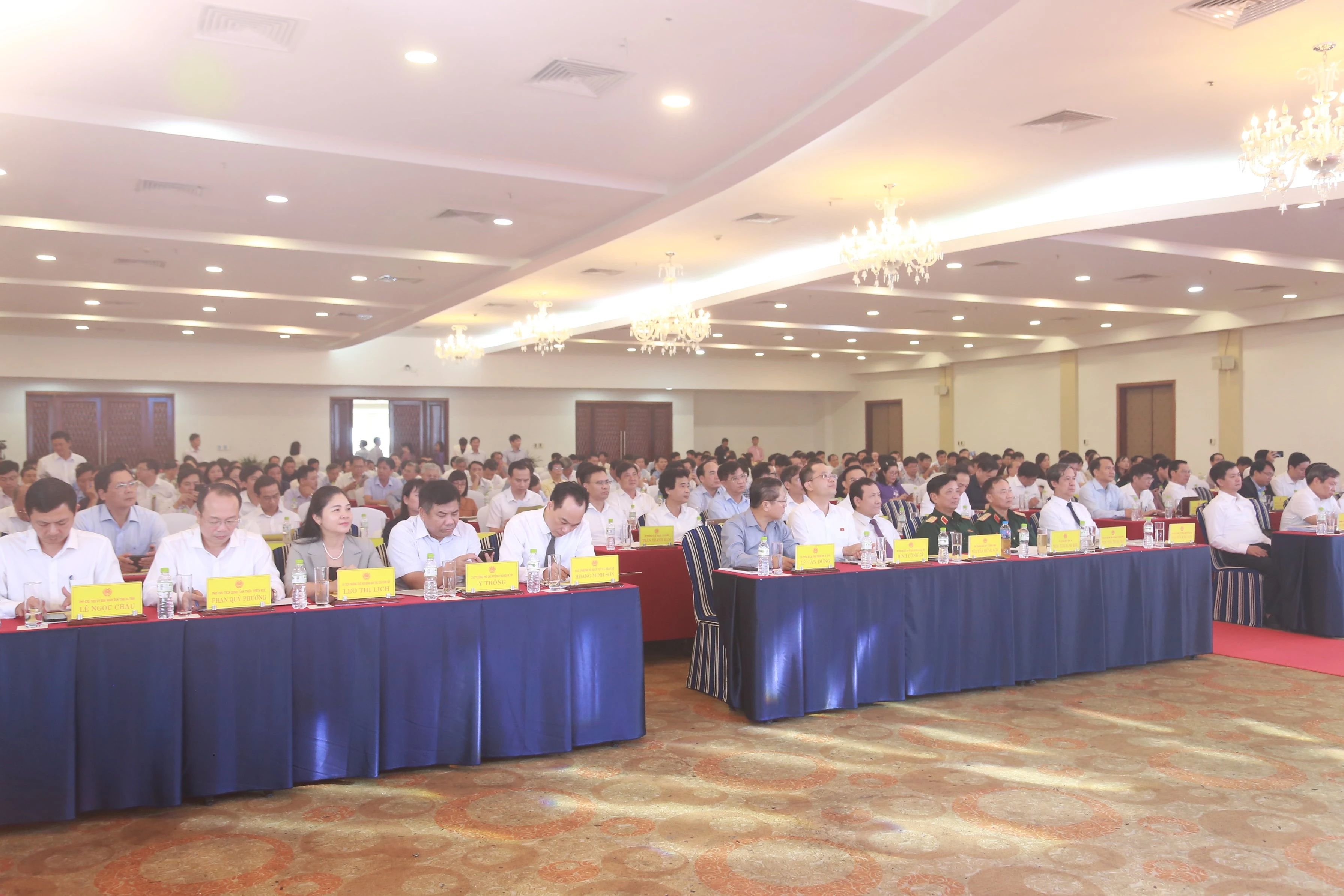 Các đại biểu trung ương, đại diện các tỉnh vùng Bắc Trung bộ và duyên hải Trung bộ tham dự hội nghị. Các đại biểu trung ương, đại diện các tỉnh vùng Bắc Trung bộ và duyên hải Trung bộ tham dự hội nghị.