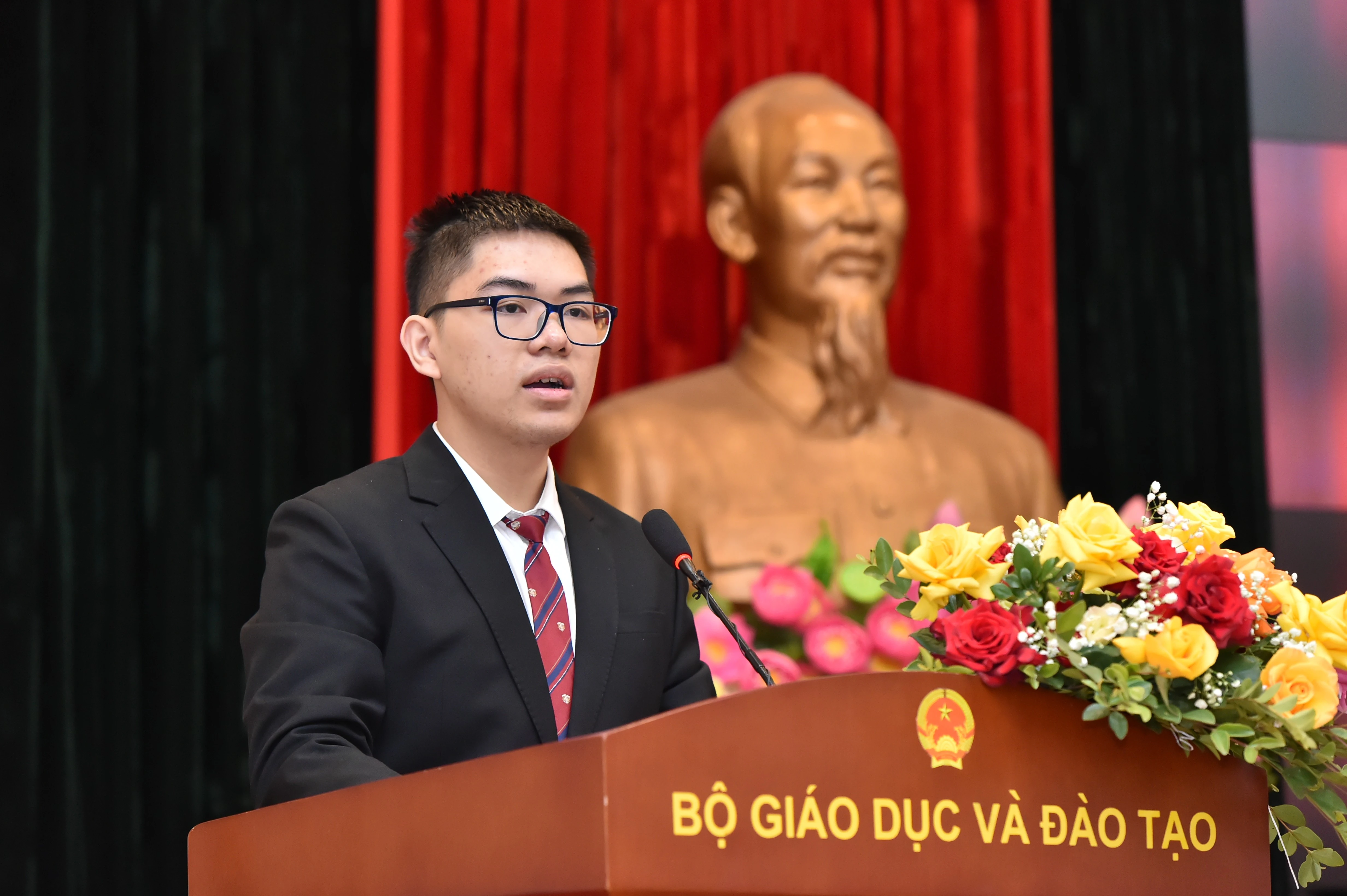 hs-phat-bieu-1.jpg