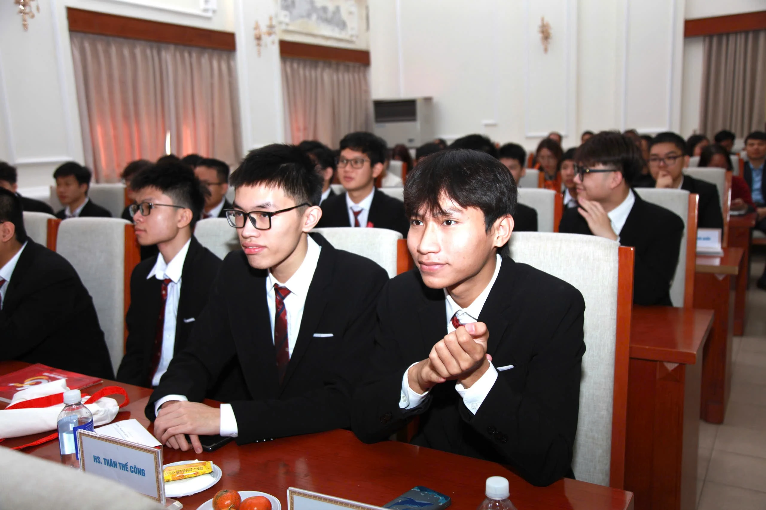 dai-bieu-34.jpg