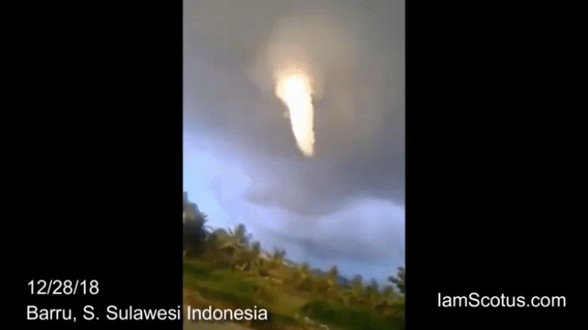 Video: Lửa bốc cháy dữ dội trên bầu trời như tận thế ở Indonesia