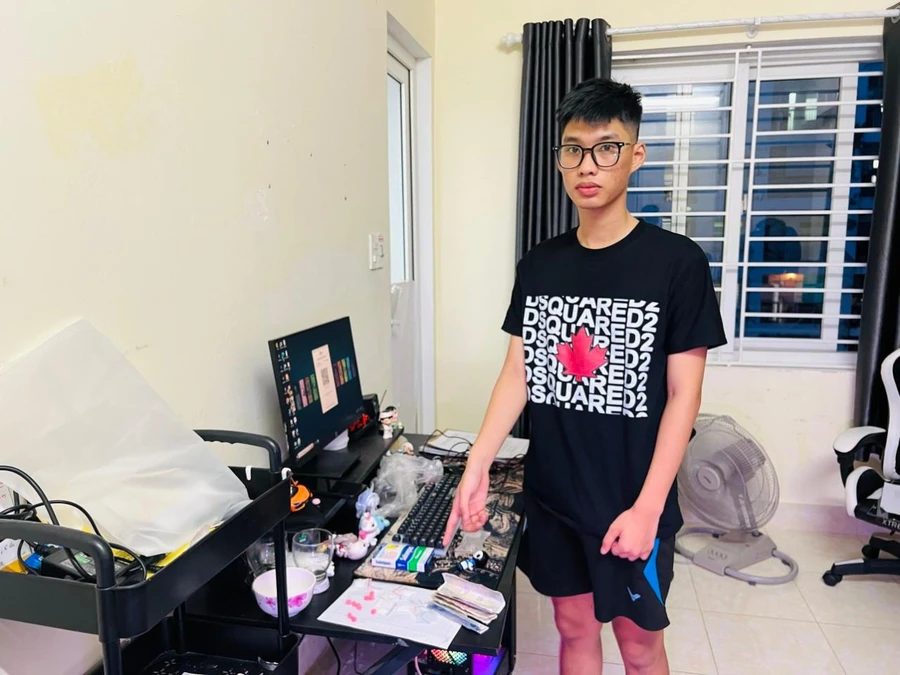 Phan Nguyễn Phước Duy còn có hành vi tàng trữ trái phép chất ma túy. (Ảnh: CACC) z5619596134872_8fb4893f0e8b27ca91ad9d33fd7f3857.jpg