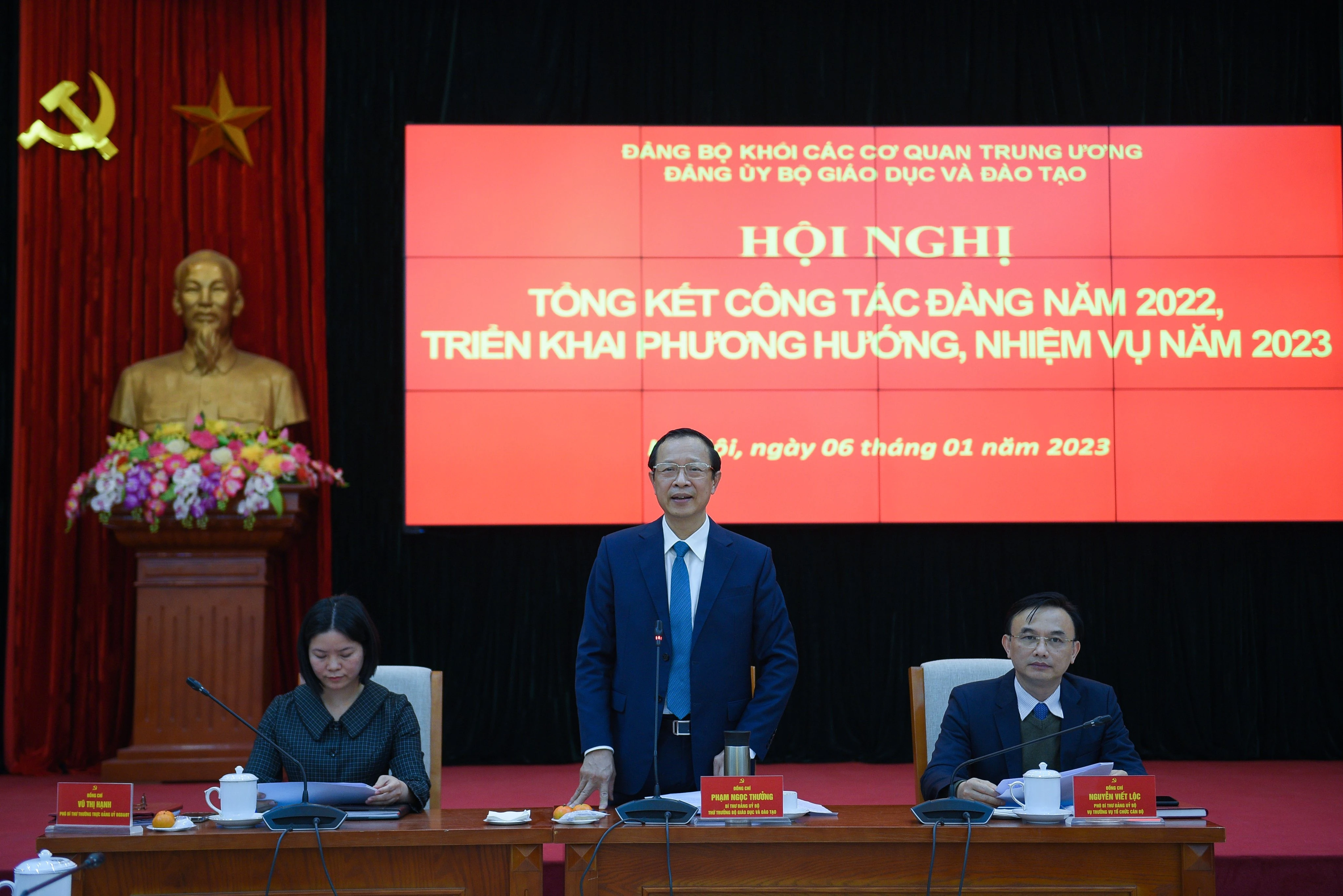 Thứ trưởng Phạm Ngọc Thưởng chủ trì Hội nghị.
